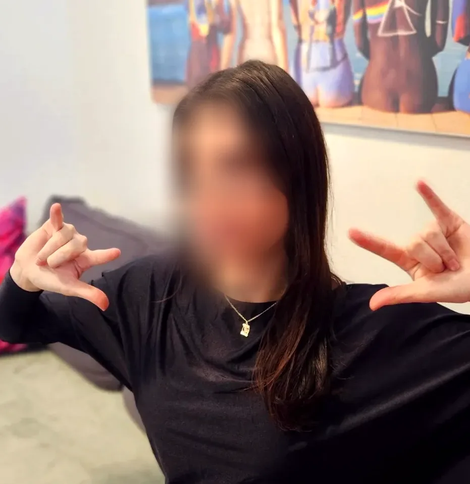 Laura, 27
