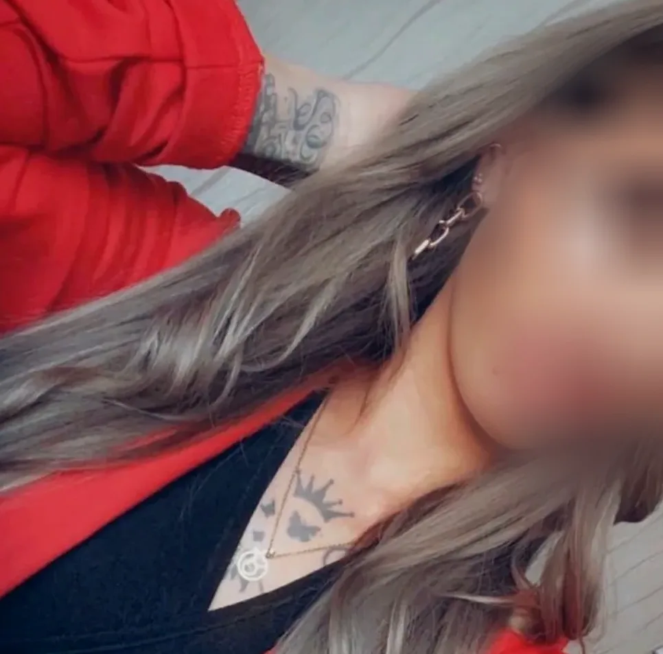 Vanessa, 32